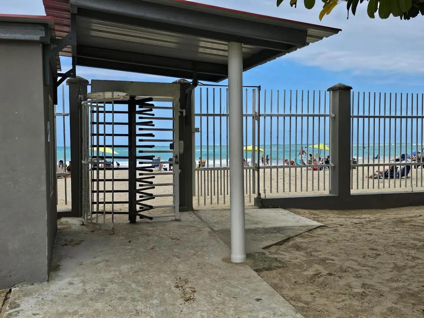 Cozy 2 Beds In Coral Beach Towers Beach Front San Juan Appartamento